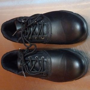 BCG Classic black boys golf shoes size 8